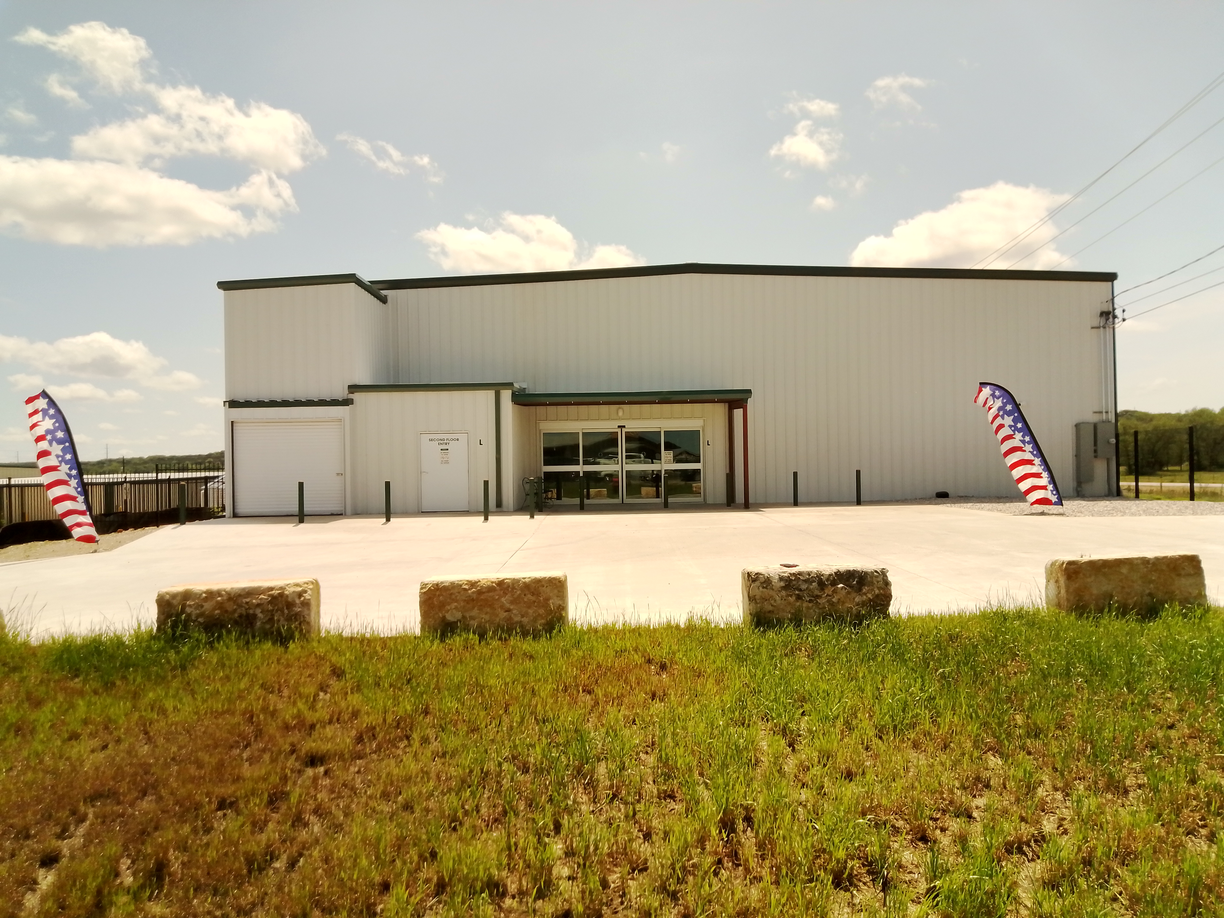 Climate-controlled storage near Hill Country Galleria serving Bee Cave & Spicewood residents.